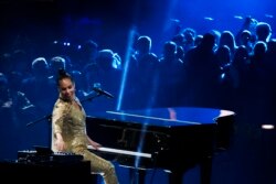 Alicia Keys tampil di Dubai Expo 2020 di Dubai, Uni Emirat Arab, 10 Desember 2021. (AP Photo/Jon Gambrell)