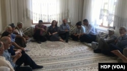 Köye bir heyet gönderen HDP, "Ne bir gözaltı var ne bir soruşturma” eleştirisinde bulunuyor