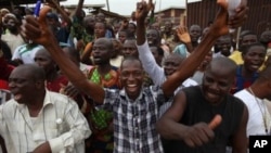 Supporters of the Accord Party celebrate after they discovered they were reportedly leading after the counting of an election ballot papers at Oyeleye ward in Ibadan, Nigeria, April 9, 2011