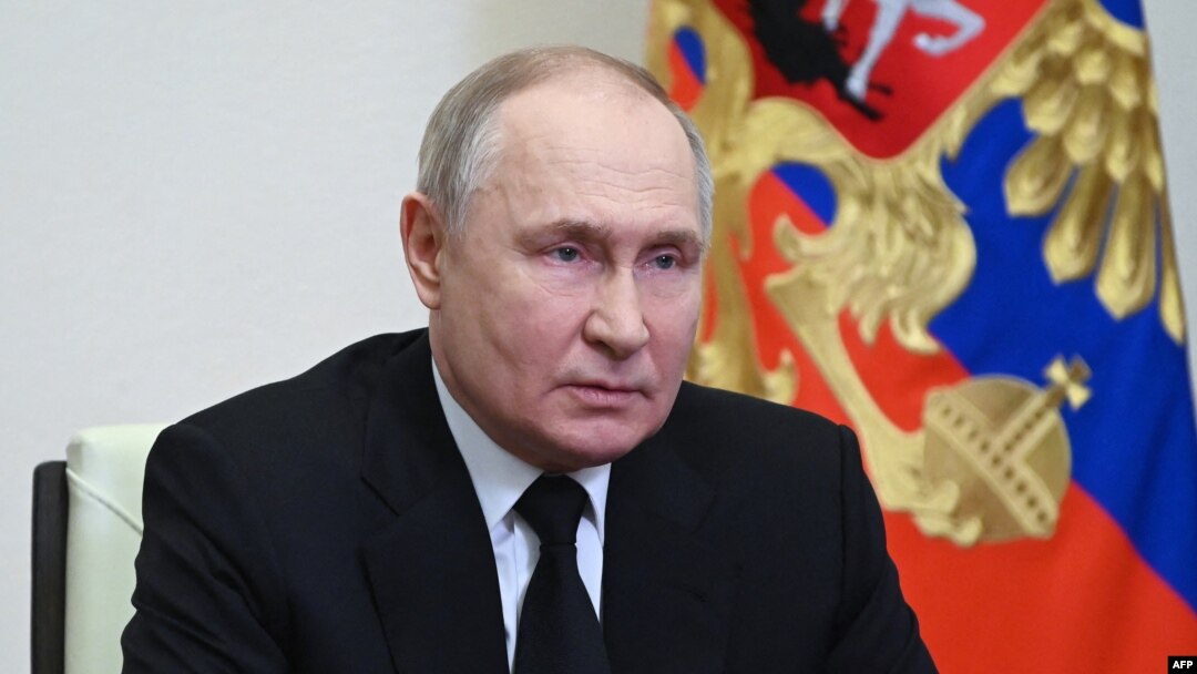 Ruski predsjednik Vladimir Putin tokom obraćanja poslije napada za koji je odgovornost preuzela teroristička organizacija Islamska država u kom je ubijeno 139 ljudi i povrijeđeno njih 182 (Foto: REUTERS/Maxim Shemetov) 