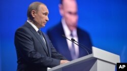 Tổng thống Nga Vladimir Putin phát biểu tại một cuộc họp khu vực của Mặt trận Nhân dân Đoàn kết thân Kremlin ở Stavropol, hôm 25/1.