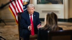 도널드 트럼프 대통령이 2026년 4월 14일, 백악관 외교 접견실에서 인터뷰를 하고 있다.