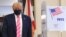 Tổng thống Donald Trump bỏ phiếu sớm tại West Palm Beach, Florida, ngày 24/10/ 2020. 