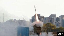 지난 5일 이스라엘 도시 아시도드에서 가자지구에서 발사된 미사일을 요격하기 위한 아이언돔 지대공 미사일이 발사됐다.