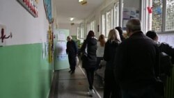 Локални избори: Гласање со повремени застои и редици