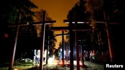 Кресты на захоронении в Минске