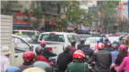Giao thông trên đường phố Hà Nội.