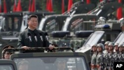 中国国家主席习近平于2017年6月30日在香港石岗营地视察中国人民解放军驻香港部队。