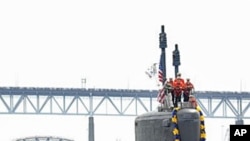 The attack submarine USS Virginia (SSN 774) makes her way up the Thames River to Submarine Base New London, Connecticut