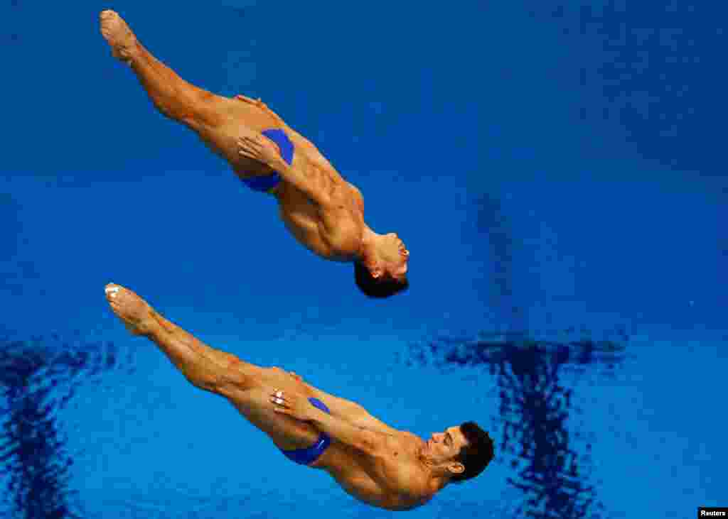 Mexico's Yahel Castillo and Julian Sanchez (top) perform their second dive during the men's synchronised 3m springboard final.