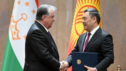 Ogziga siyayotgan keksa ayollar pornosi Eshakda xorlangan porno