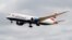 Pesawat Boeing 787 milik maskapai penerbangan Inggris British Airways bersiap untuk mendarat di bandara Heathrow, London 8 Juni 2020. (Adrian DENNIS / AFP)