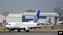 一家美國客機2017年4月11日停在芝加哥機場（路透社）
