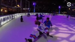 Дети с ограниченными возможностями преуспевают в хоккее на санках