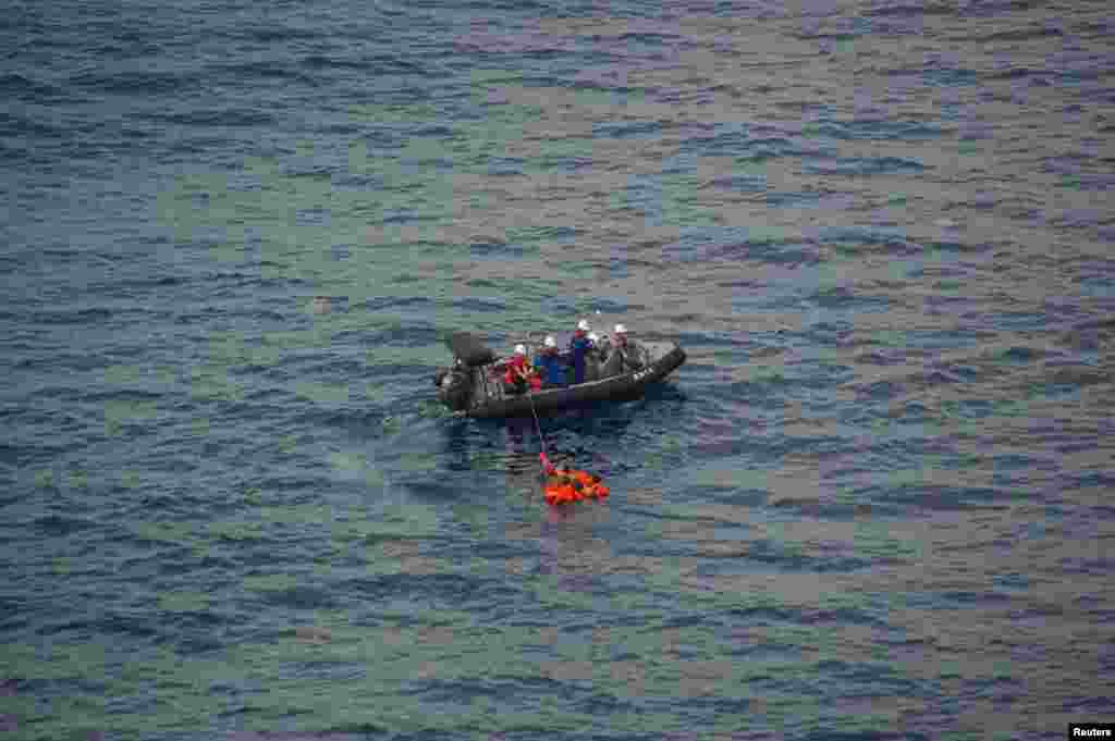 Crew members of Japan&rsquo;s Fisheries Agency rescue North Korean crew members of a fishing vessel that sank after colliding with a Japanese patrol boat, in the Yamato Shallows, about 400 kilometers off the western coast of Japan. (Image provided by Japan Coast Guard. 9th Regional Coast Guard Headquarters) &nbsp;