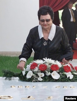 FILE - Jovanka Brozlays a wreath on the tomb of her husband in Belgrade.