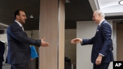 UN Special Envoy for Syria Staffan de Mistura, right, prepares to shake hands with Syria's main opposition High Negotiations Committee leader Nasr al-Hariri upon his arrival for a meeting during Syria peace talks in Geneva, Switzerland, Feb. 27, 2017.