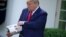 Prezident Tramp koronavirusning yangi turdagi test sistemasi bilan, Oq uy, 30-mart, 2020 