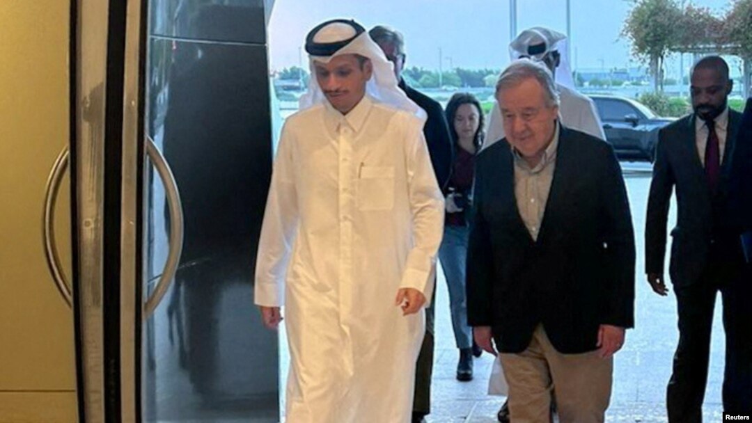 Премьер-министр Катара шейх Мухаммед бен Абдельрахман бен Джасем Аль Тани в Дохе с генеральным секретарем ООН Антониу Гутерришем (фото Qatar News Agency/Reuters)