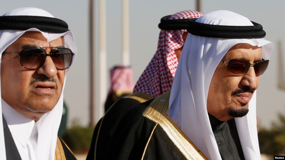 Saudi Arabia's Crown Prince Mohammed bin Nayef (L) seen here with his uncle King Salman (R) in Riyadh, January 27, 2015. King Salman has designated Prince Mohammed to attend this week's GCC summit at Camp David. REUTERS/Jim Bourg 