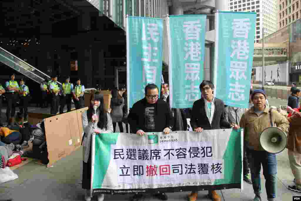 泛民政党游行至礼宾府抗议司法覆核民选议员(海彦拍摄)