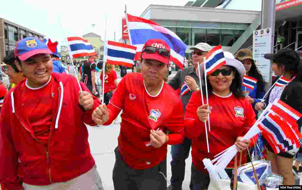 Thai Football fans in Ottawa