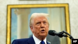 Presiden AS Donald Trump berbicara di Kantor Oval di Gedung Putih, Washington, pada 12 Februari 2025. (Foto: AP/Alex Brandon)