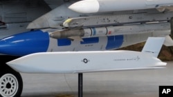 Ілюстративне фото. Американська ракета класу "повітря-земля" Joint Air-to-Surface Standoff Missile (JASSM). Авіабаза у Познані, Польща, 11 грудня 2014. AP Photo/Alik Keplicz