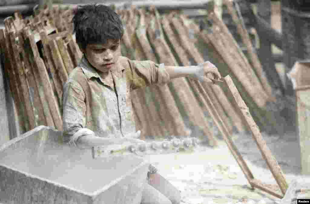 نو سال سے کم عمر کے بچوں سے جبری مشقت لی جاتی ہے