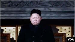 El nuevo gobernante norcoreano, Kim Yong Un, en los funerales de su padre.