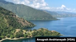 Pemandangan Danau Toba dari atas Bukit Singgolom, Kabupaten Toba, Sumatra Utara, Kamis, 12 Maret 2020. (Foto: Anugrah Andriansyah)
