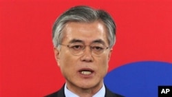 Opposition Democratic United Party's presidential candidate Moon Jae-in speaks during press conference Dec. 18, 2012