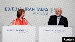 캐서린 애슈턴 유럽연합 외교안보 고위대표(왼쪽)과 모함마드 자바드 자리프 이란 외무장관이 9일 이란 핵 협상 관련 공동 기자회견에 참석했다.
