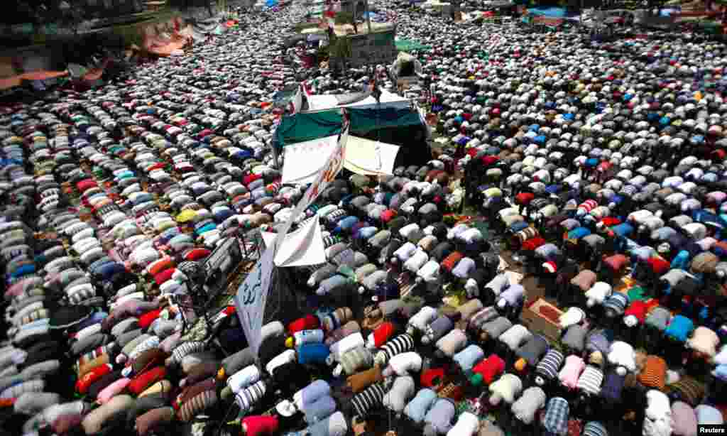 Supporters of Egypt&#39;s ousted President Mohamed Morsi perform weekly Friday prayers at the Rabaa Adawiya square in Cairo where they are camping, July 12, 2013. 