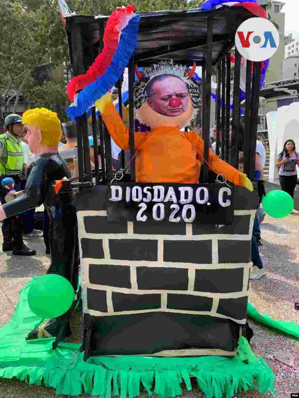 Diosdado Cabello, presidente de la oficialista Asamblea Nacional Constituyente (ANC) y número dos del Partido Socialista Unido de Venezuela (Psuv), también estuvo presente en una de las carrozas. Foto: Luisana Solano - VOA.