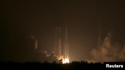 Long March-7 rocket carrying Tianzhou-1 cargo spacecraft lifts off from the launching pad in Wenchang, Hainan province, China, April 20, 2017. 