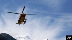 Helikopter tim SAR di atas Mont Blanc, Perancis (foto: dok).