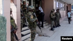 Soldiers of the Jamaica Defense Force (JDF) stand guard outside the Electoral Office of Jamaica in Kingston, Feb. 29, 2016.