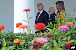 El presidente de EE.UU. Donald Trump y su esposa Melania, en la Casa Blanca luego de dar la bienvenida al primer ministro de India Narendra Modi. Junio 26, 2017.