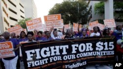 En Miami durante la protesta bajo el movimiento nacional "Luchemos por 15".