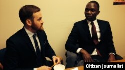 Arthur Gwagwa and Jeffrey Smith discussing issues affecting Zimbabwe. (Photo" Marvelous Mhlanga Nyahuye)