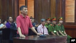 마이클 푸엉 민 응우엔 씨가 24일 호치민 시 법원에서 열린 공판에 참석했다. 