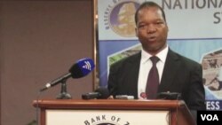 FILE - John Panonetsa Mangudya, governor of the Reserve Bank of Zimbabwe, Harare, Dec. 2020. (Columbus Mavhunga/VOA)