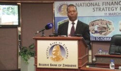 FILE - John Panonetsa Mangudya, governor of the Reserve Bank of Zimbabwe, Harare, Dec. 2020. (Columbus Mavhunga/VOA)