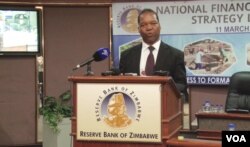 FILE - John Panonetsa Mangudya, governor of the Reserve Bank of Zimbabwe, Harare, Dec. 2020. (Columbus Mavhunga/VOA)
