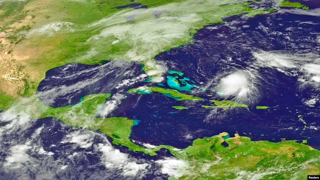 Badai tropis Joaquin terlihat mendekati kepulauan Bahama dalam citra satelit yang diambil Selasa (29/9). (Reuters/NOAA)