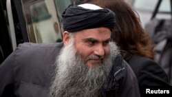 Giáo sĩ Abu Qatada từng bị kết tội khiếm diện vào năm 1999 và bị tuyên án tù chung thân.