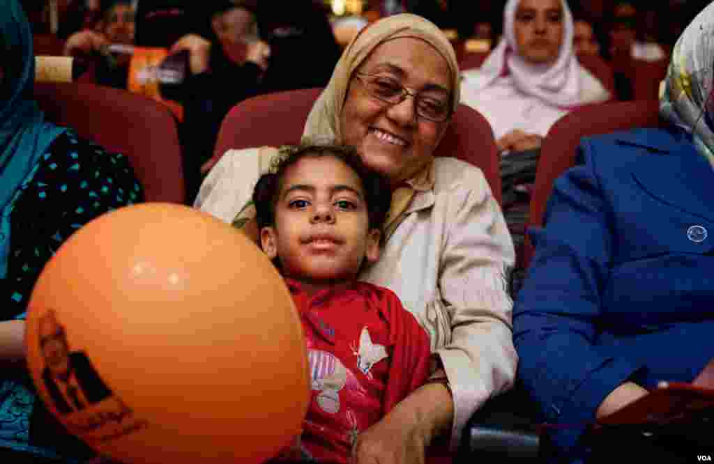 Women listen to speakers. (Y. Weeks/VOA)