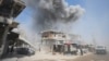 El humo se eleva tras los bombardeos israelíes en Khan Younis, Franja de Gaza, el 22 de julio de 2024.