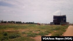 Des parcelles à l’abandon dans la Zone Activités Administratives et Commerciales (Zaca), Ougadougou, Burkina Faso, 9 septembre 2018. (VOA/Issa Napon)